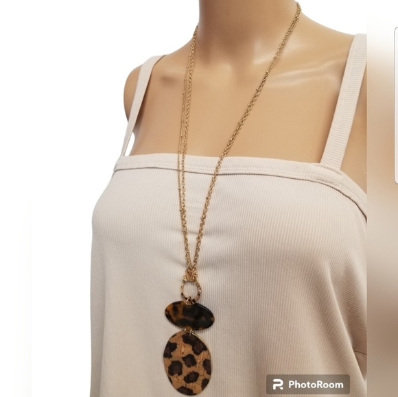 CATO LONG GOLDTONE CHAIN & LEOPARD PRINT PENDANT NECKLACE - Picture 2 of 5
